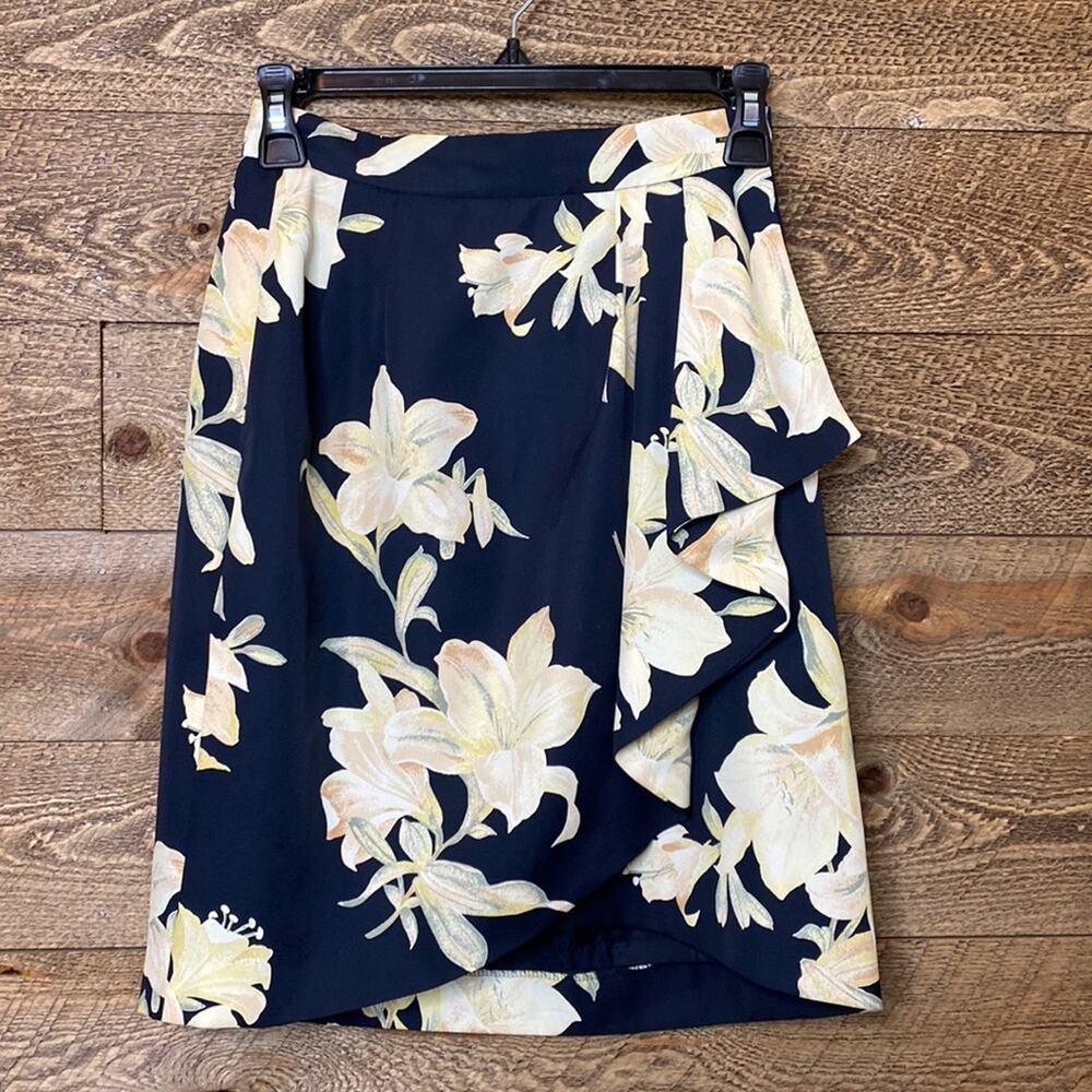 Lautreamont A-Line Wrap Skirt Black Floral Size Medium